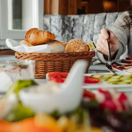 Mala Anglia Deluxe & 4*