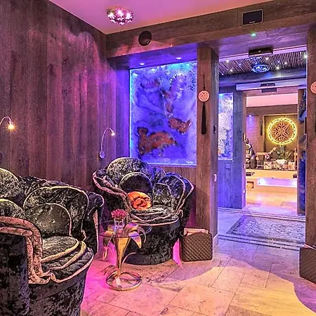 Mala Anglia Deluxe & Oda ve Kahvaltı 4*