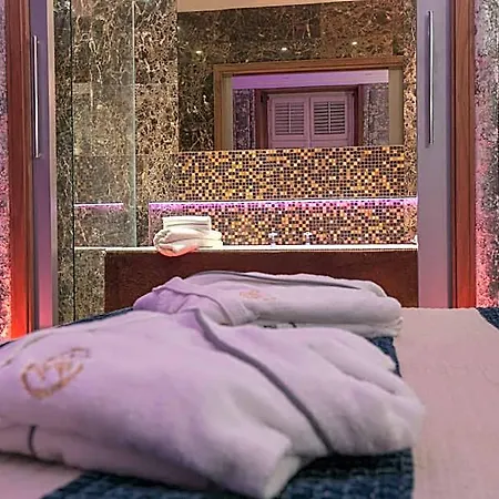 Oda ve Kahvaltı Mala Anglia Deluxe & 4*