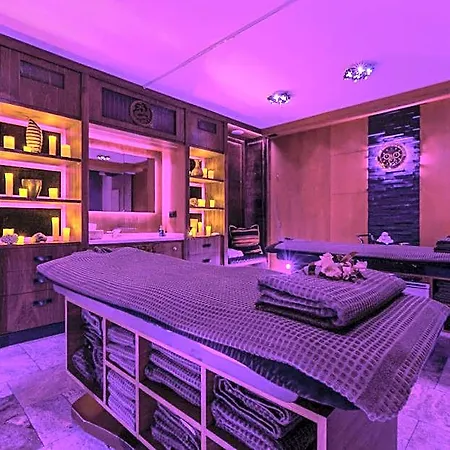 Mala Anglia Deluxe & Oda ve Kahvaltı 4*