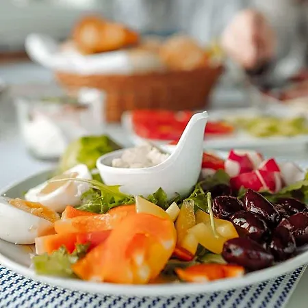 Mala Anglia Deluxe & Oda ve Kahvaltı 4*