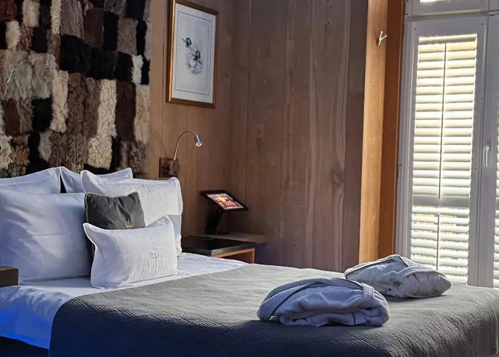 Mala Anglia Deluxe & 4*